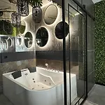 Doki Ala Bali, Thali With Jacuzzi & Sauna Lejlighed Gdańsk