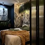 Doki Spa Ala Bali, Thali With Jacuzzi & Sauna Apartment