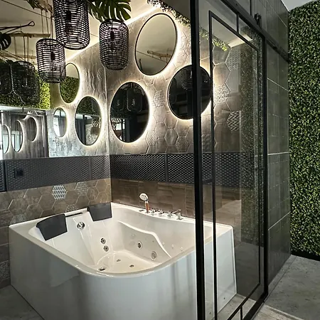 Doki With Jacuzzi & Sauna Appartamento Danzica